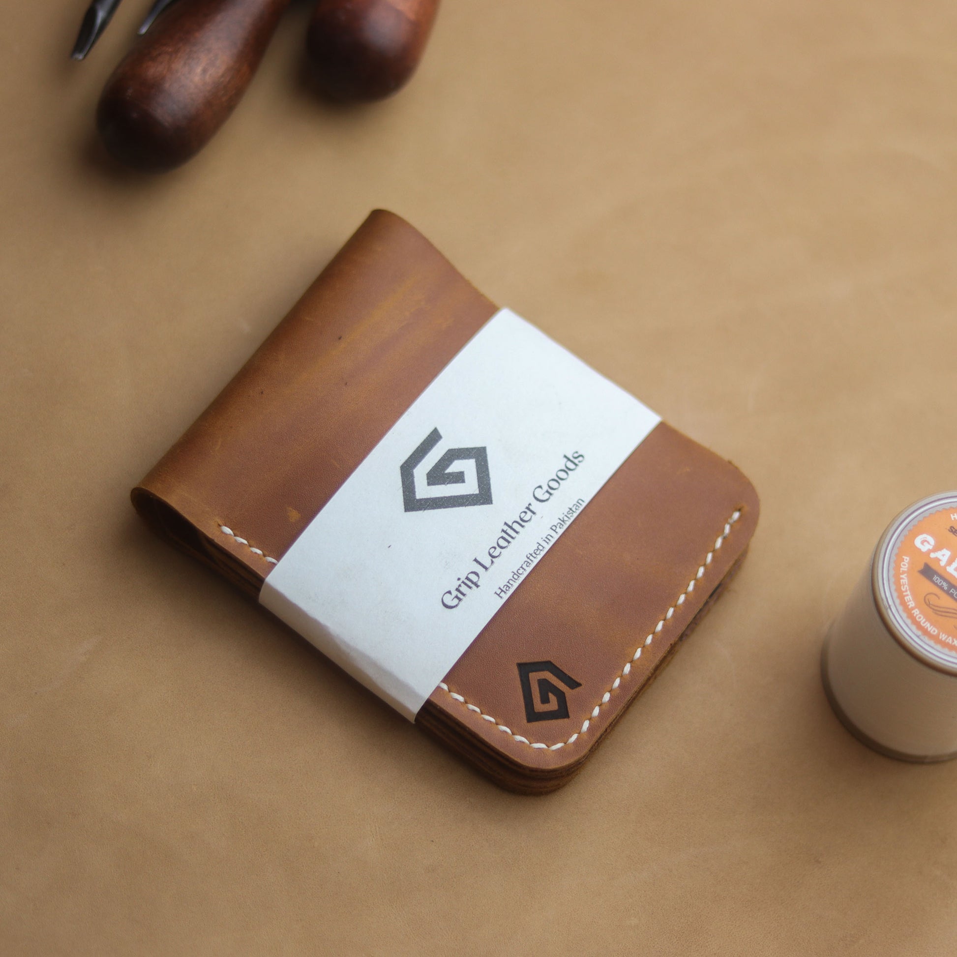 GROOM 2.0 LEATHER WALLET CAMEL RUST & BROWN - grip