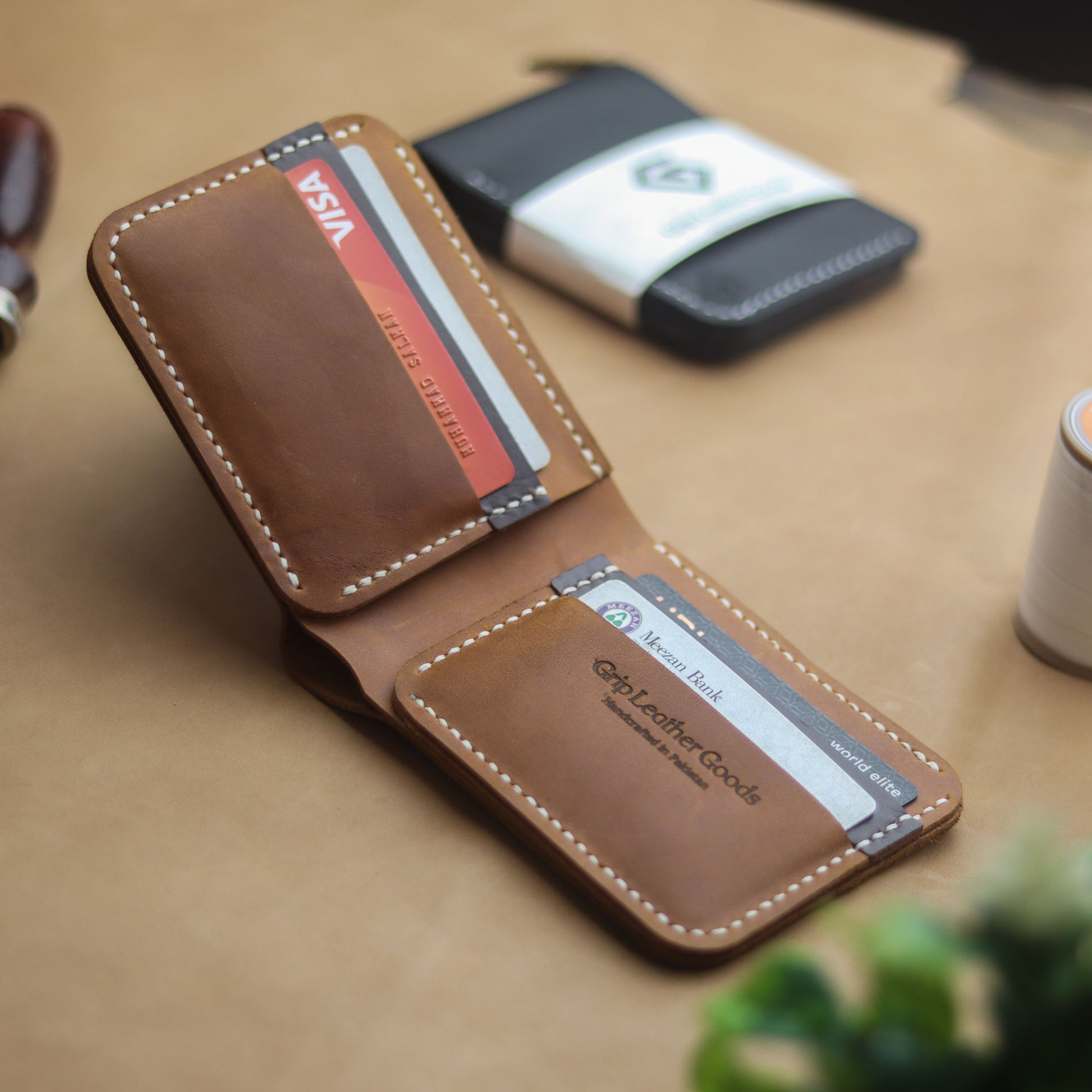 GROOM 2.0 LEATHER WALLET CAMEL RUST & BROWN - grip