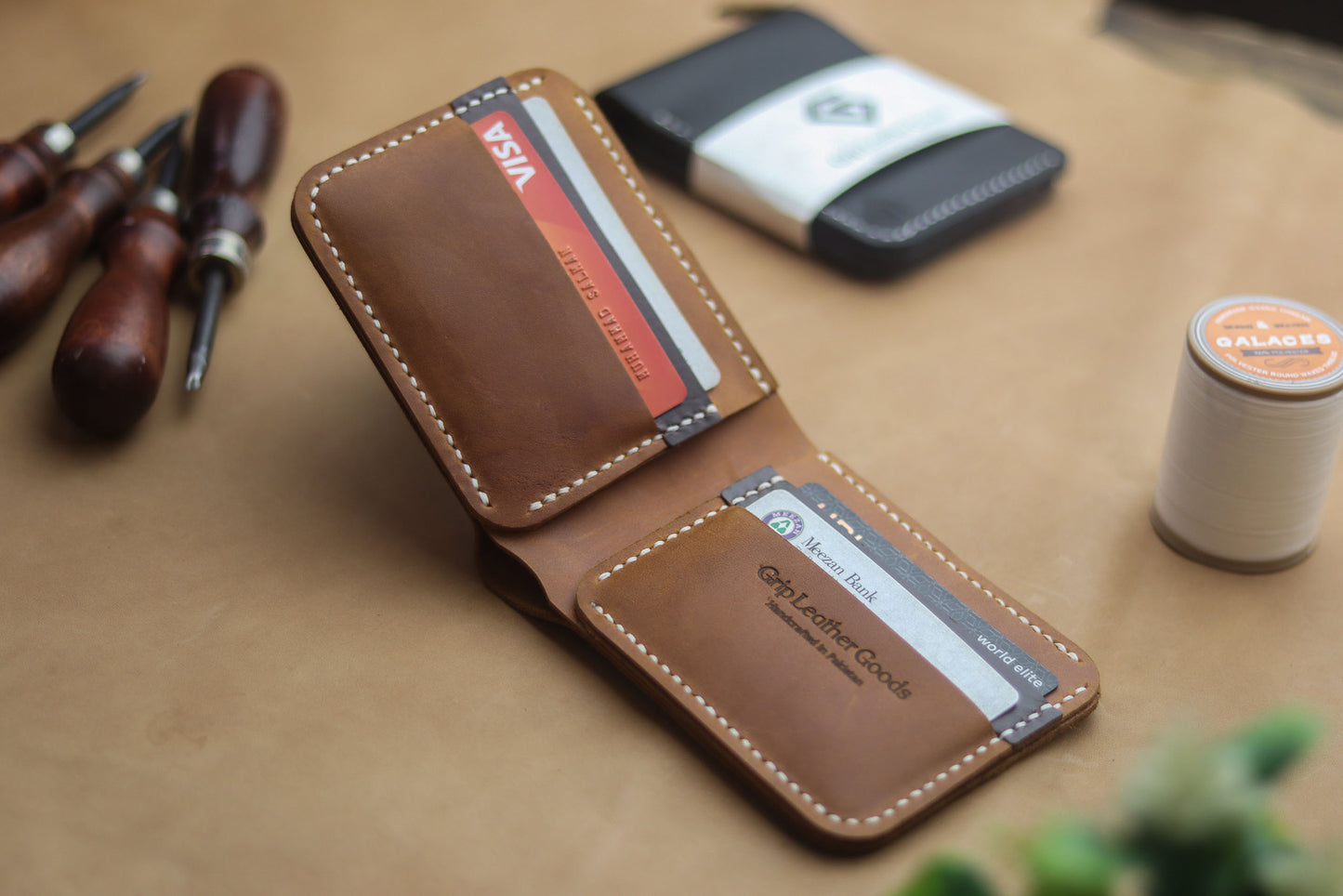 GROOM 2.0 LEATHER WALLET CAMEL RUST & BROWN - grip