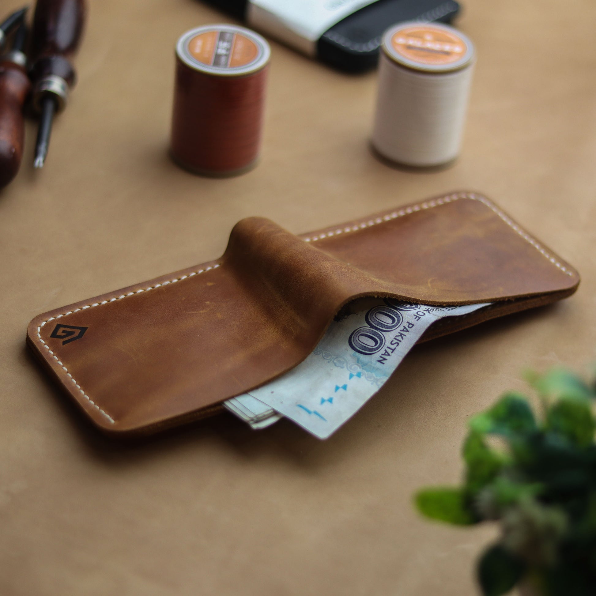 GROOM 2.0 LEATHER WALLET CAMEL RUST & BROWN - grip