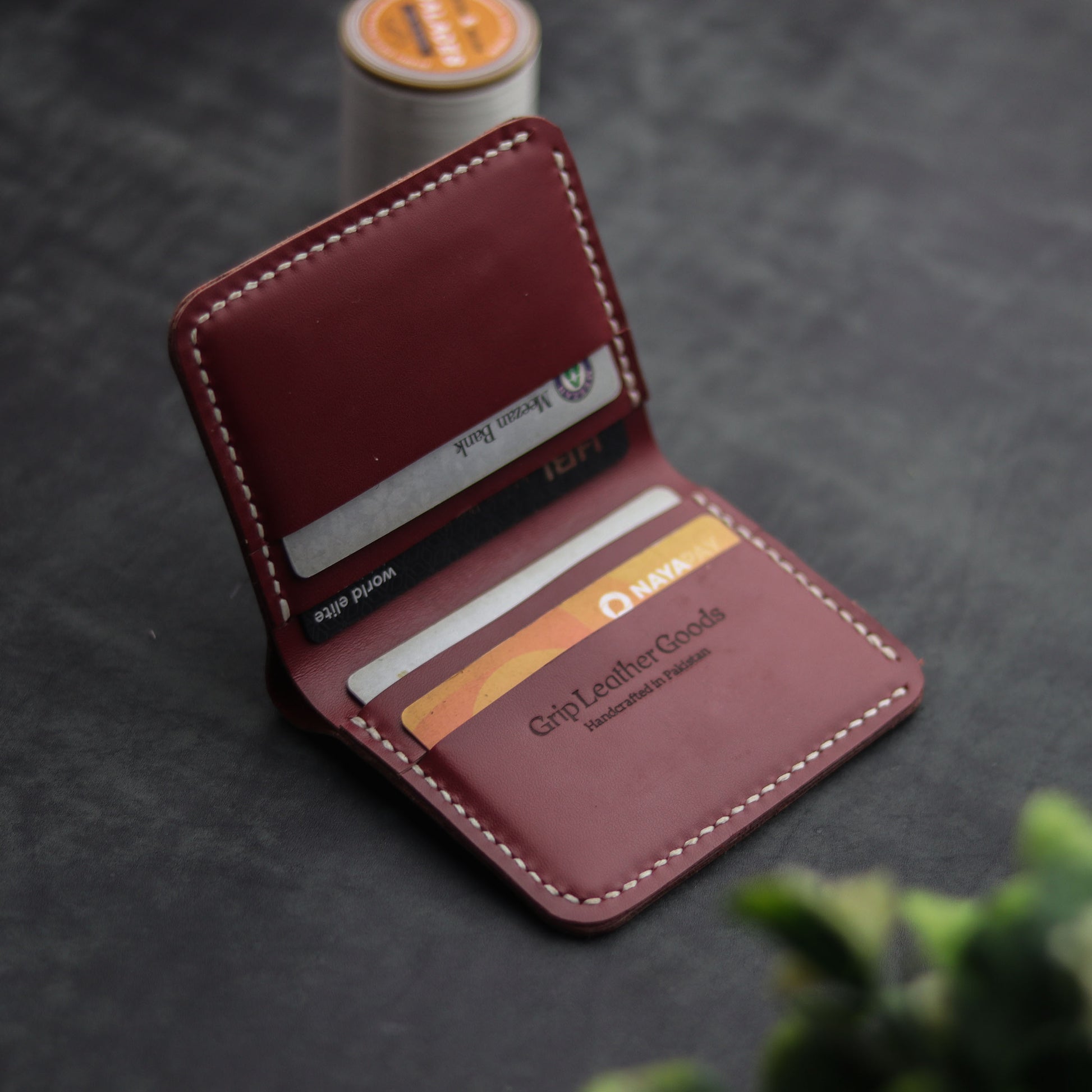 WENDY MINI LEATHER WALLET CARMINE RED - grip