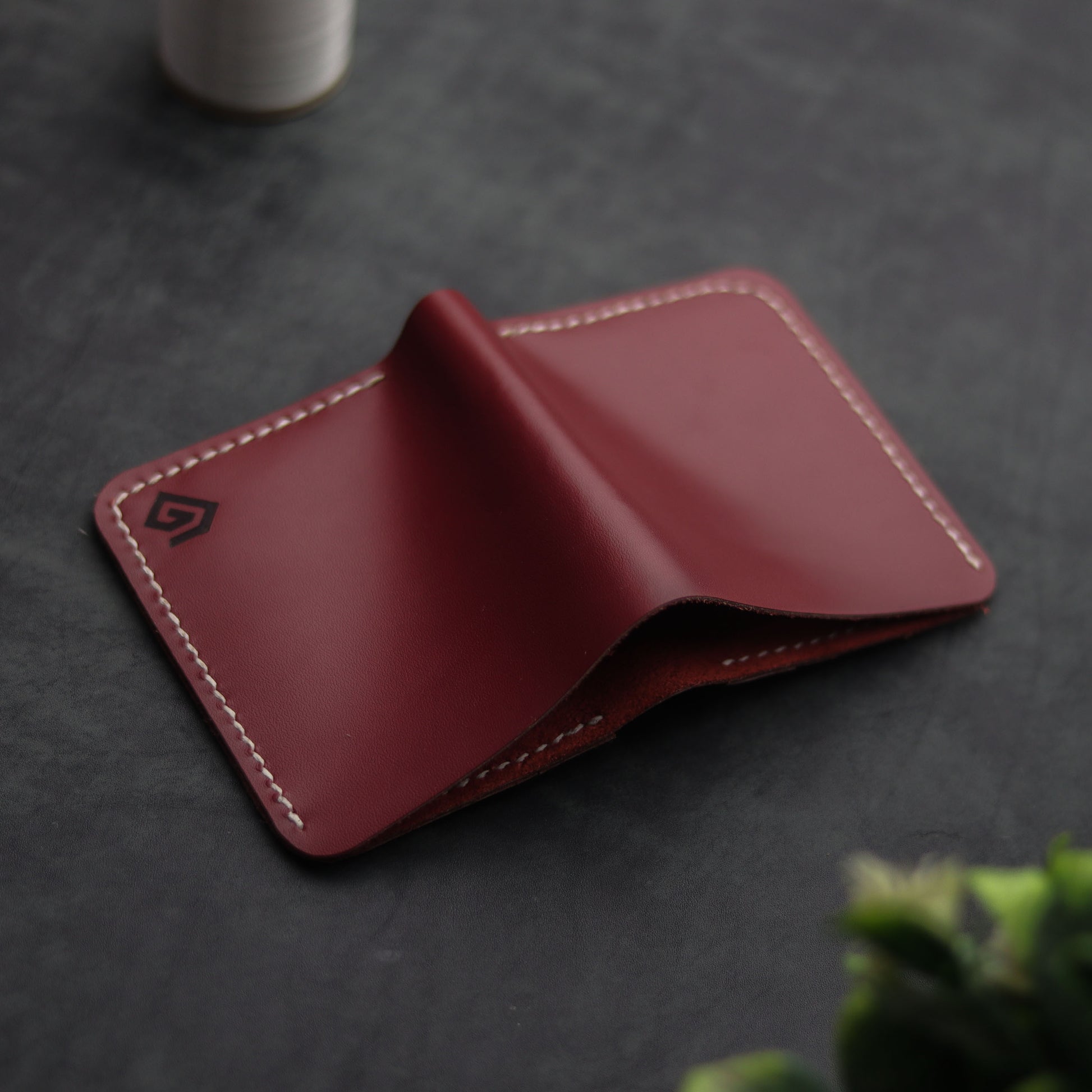 WENDY MINI LEATHER WALLET CARMINE RED - grip