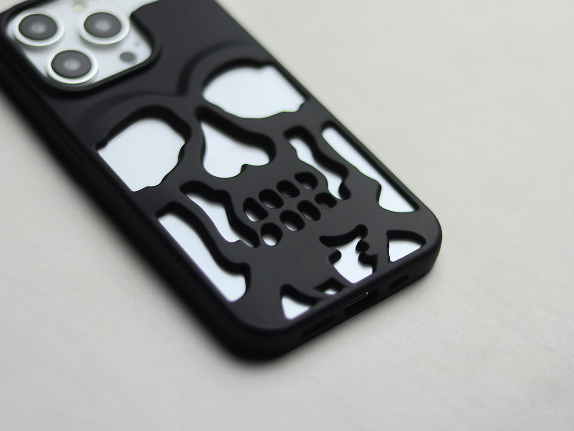 CREATIVE SKELETON HOLLOW PHONE CASE. - grip