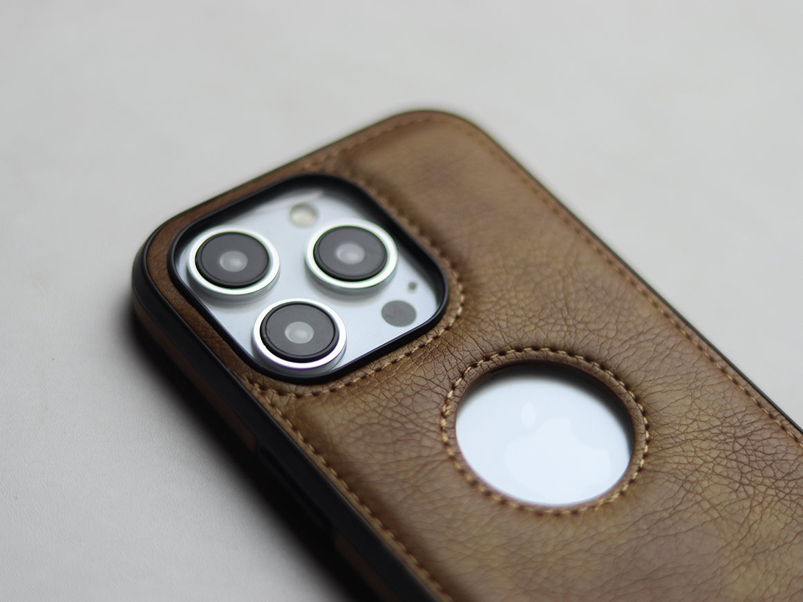 LEATHER PHONE CASE. - grip