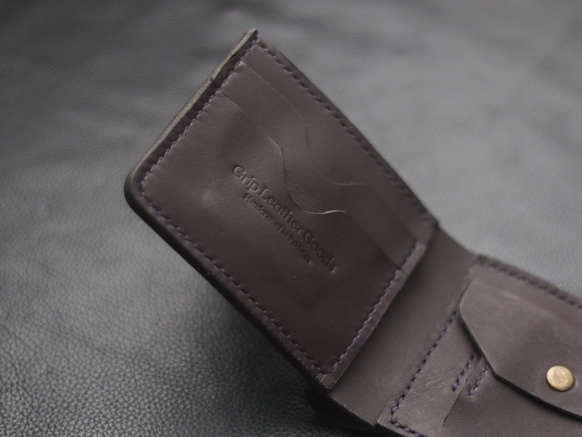 "FORMAL"BI-FOLD WALLET DEEP PURPLE - grip