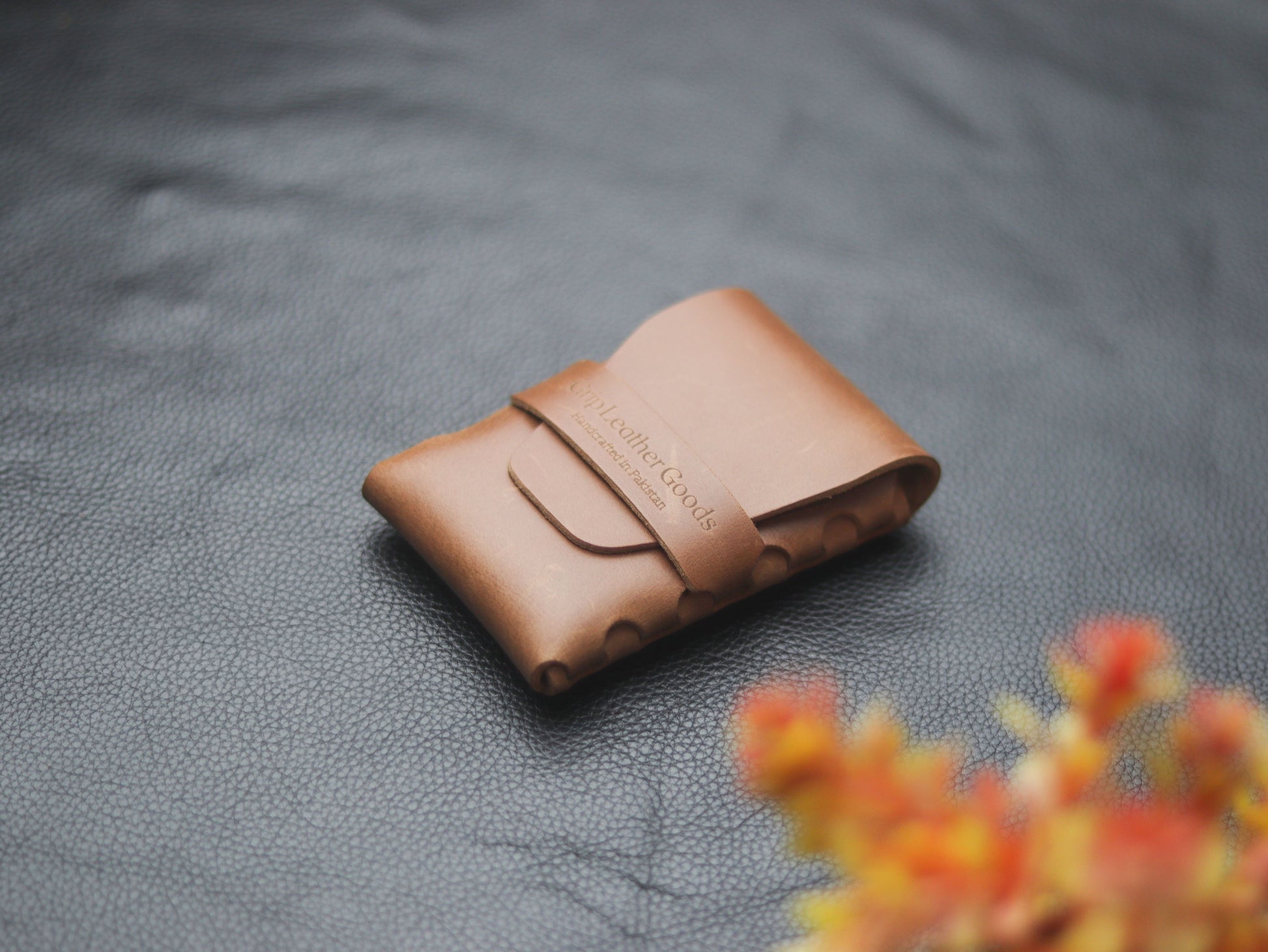 The Seamless // Stitch-less Wallet 02 - grip