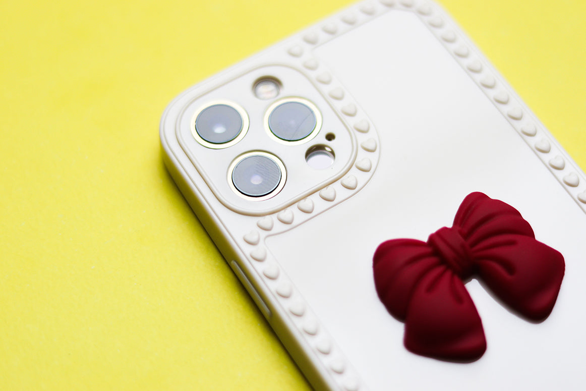 RED BOW DESIGN PHONE CASE. - grip