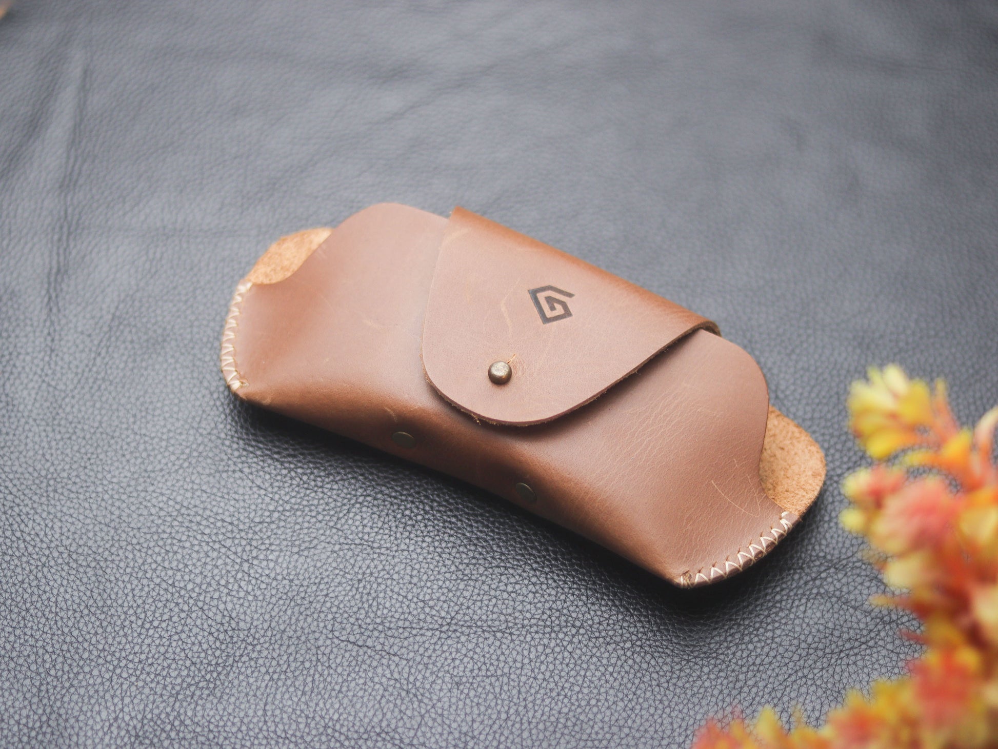 LEATHER SUNGLASSES CASE BONZE BROWN - grip