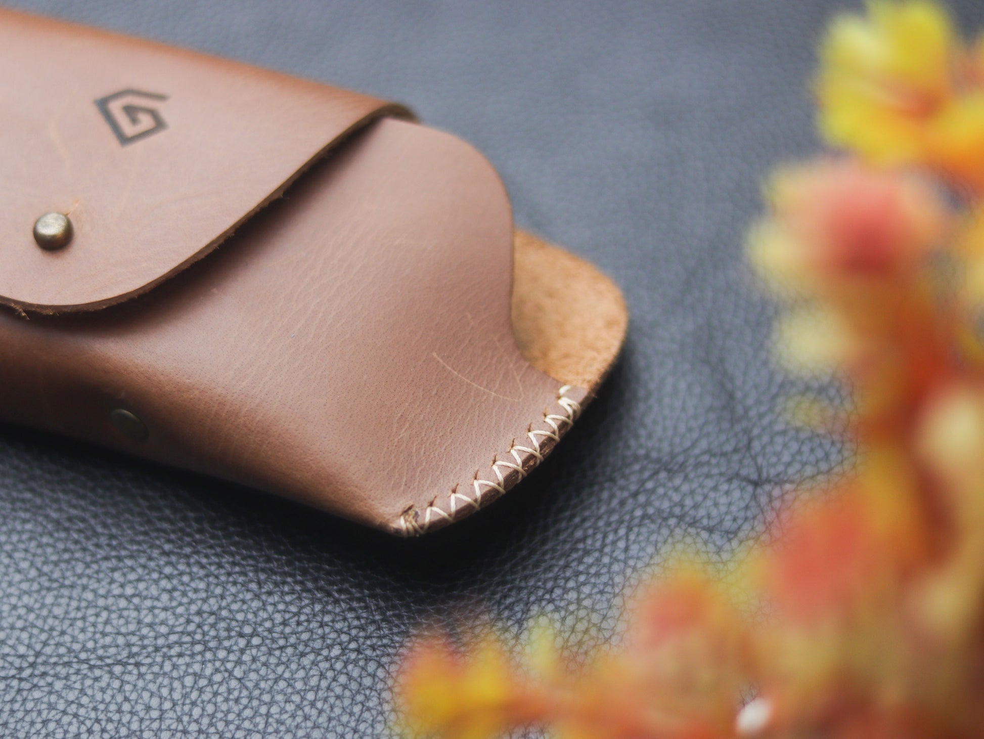 LEATHER SUNGLASSES CASE BONZE BROWN - grip