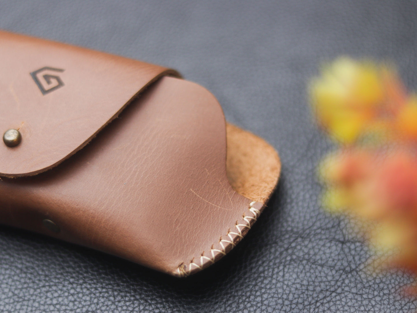 LEATHER SUNGLASSES CASE BONZE BROWN - grip