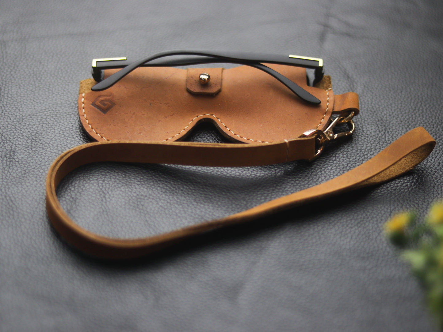 MINIMAL SUNGLASSES CASE  CAMEL RUST 01