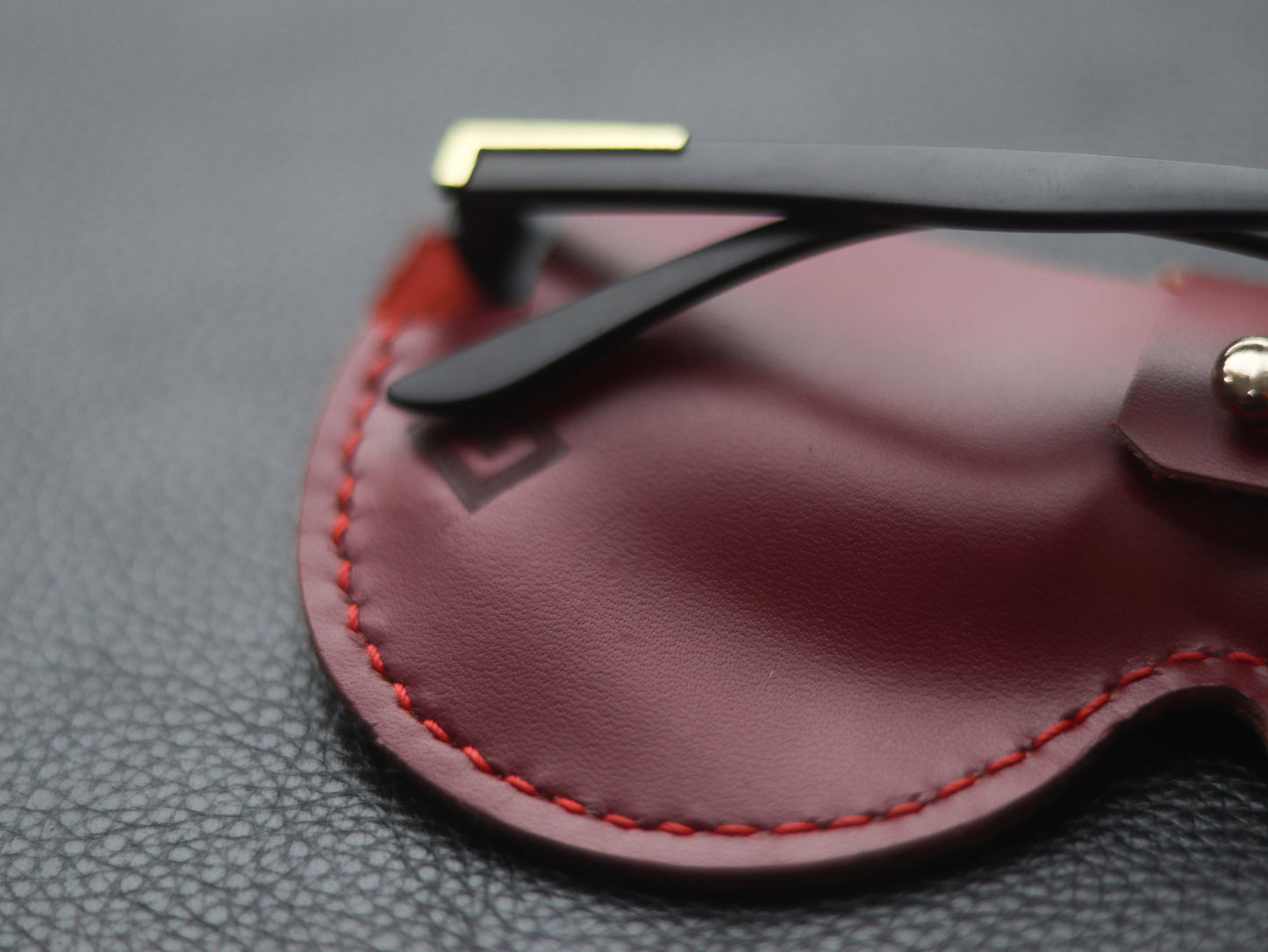 MINIMAL SUNGLASSES CASE  CRIMSON RED 01