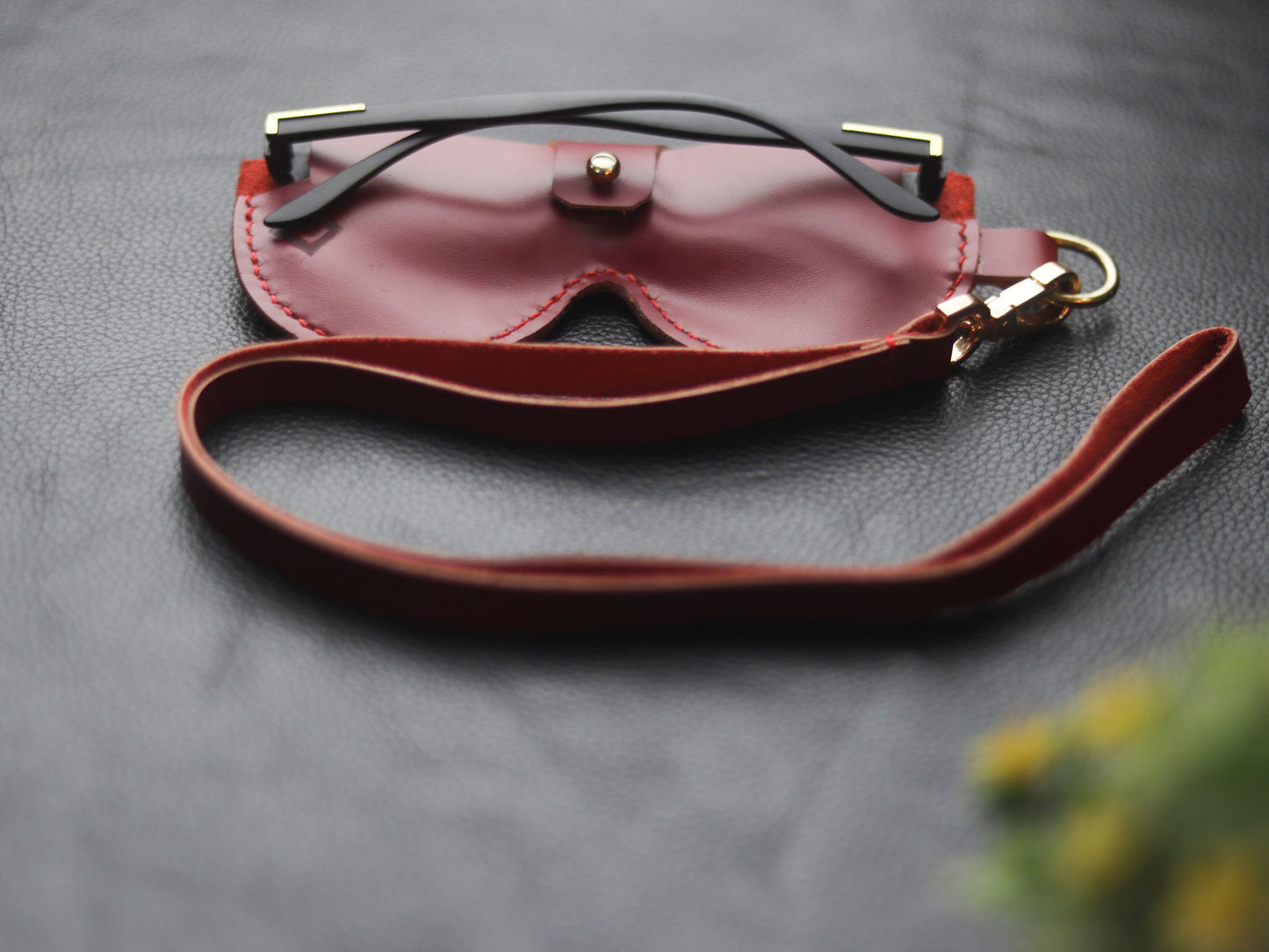 MINIMAL SUNGLASSES CASE  CRIMSON RED 01