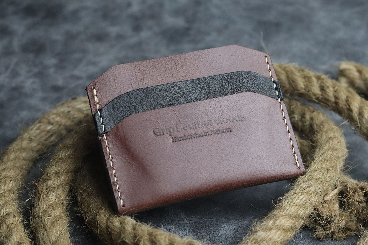 MW-01 MIMIMAL CARD HOLDER WALNUT HUSK BROWN - grip