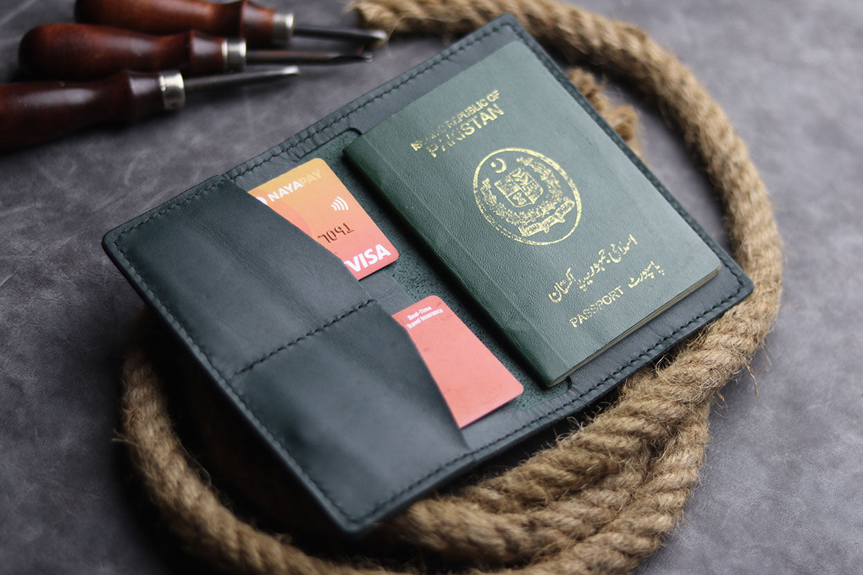 Passport Case-CARTLETON GREEN - grip