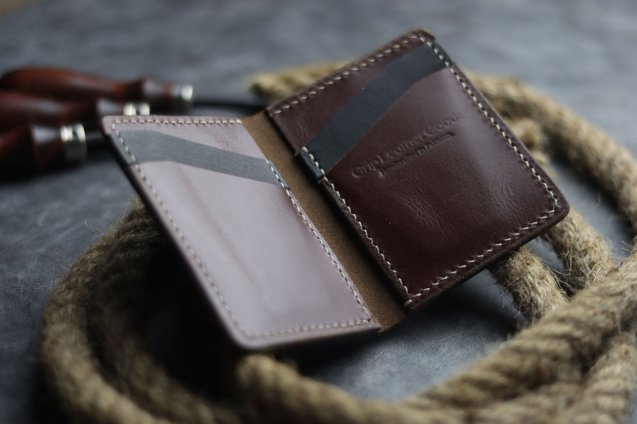 BCH-01 BI-FOLD CARD HOLDER - WALNUT BROWN HUSK - grip