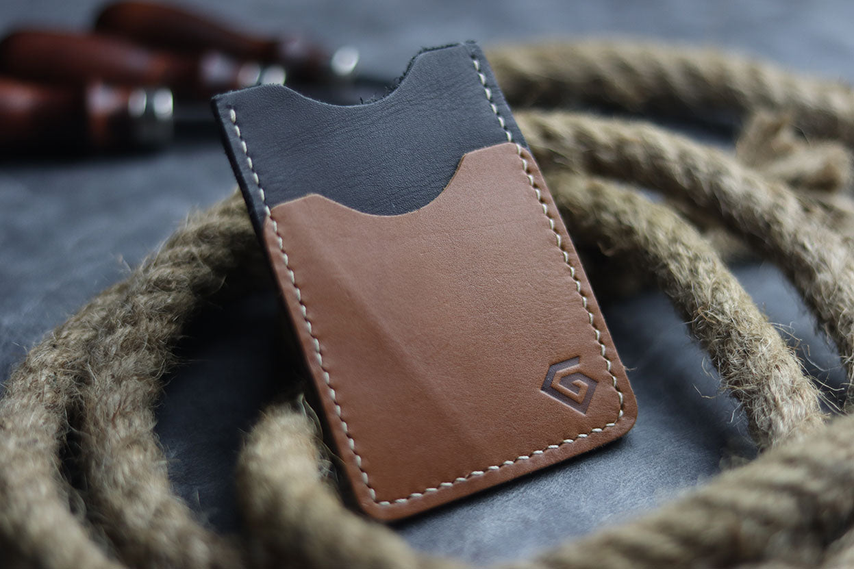 MW-02 MINIMAL VERTICAL CARD HOLDER - TAN BROWN - grip