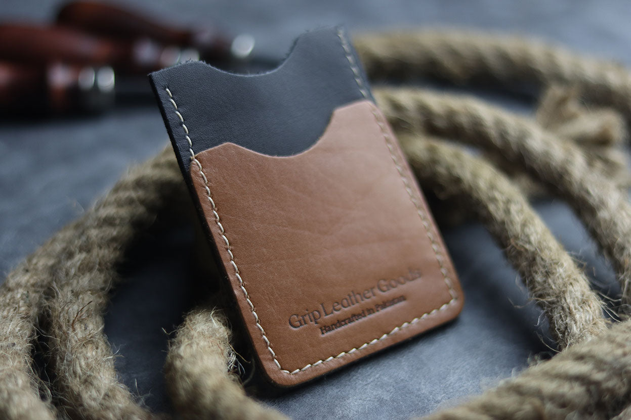 MW-02 MINIMAL VERTICAL CARD HOLDER - TAN BROWN - grip