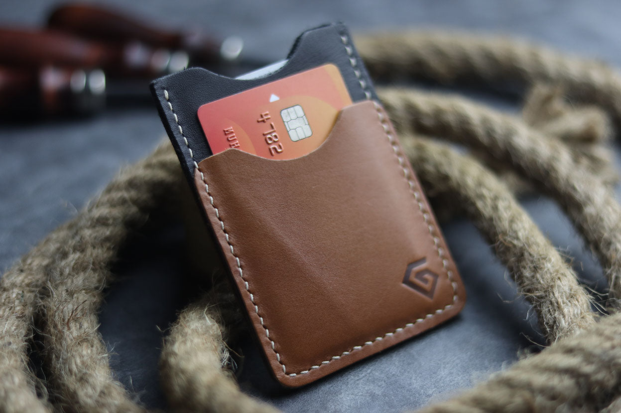 MW-02 MINIMAL VERTICAL CARD HOLDER - TAN BROWN - grip