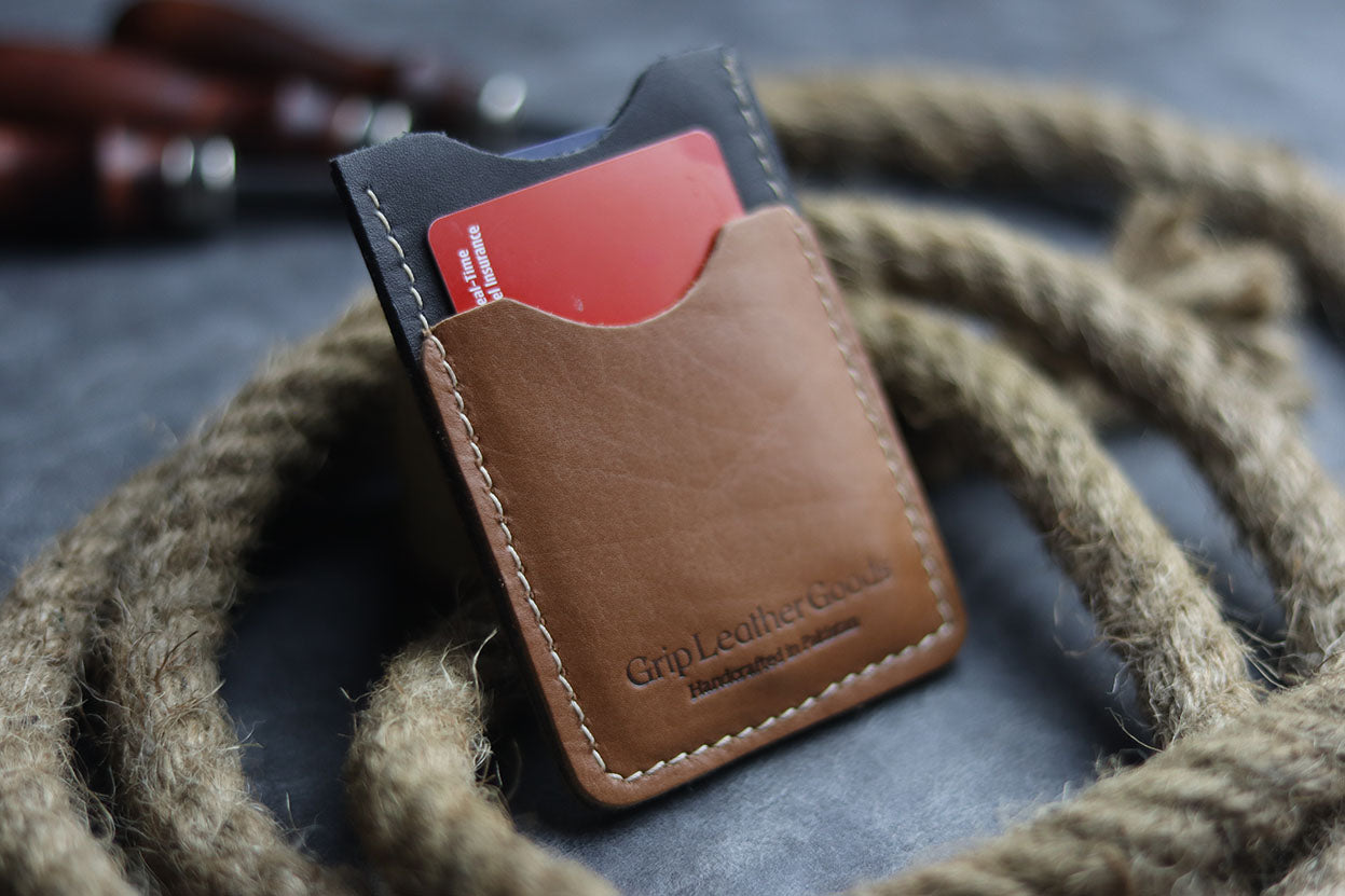 MW-02 MINIMAL VERTICAL CARD HOLDER - TAN BROWN - grip