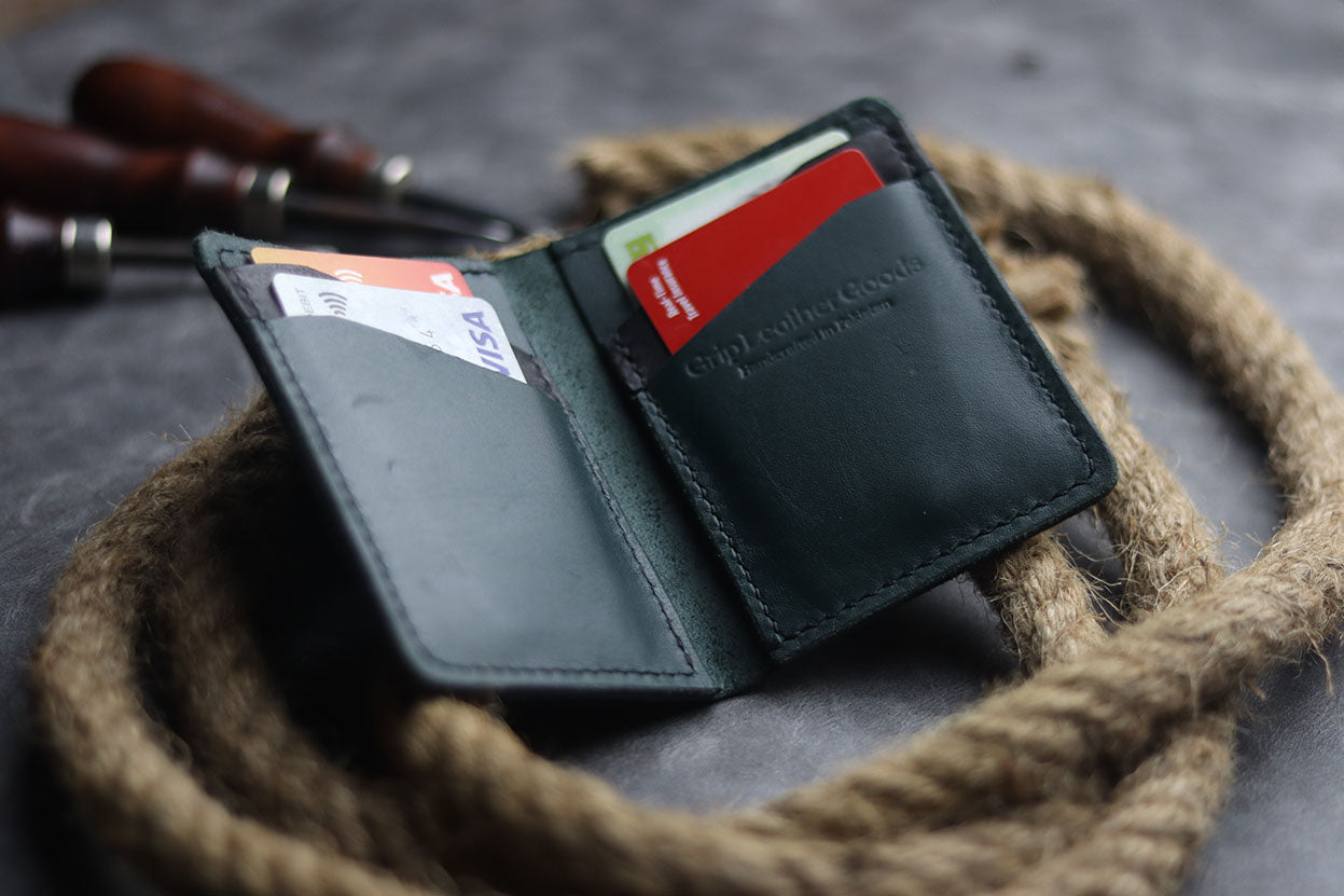 BCH-01 BI-FOLD CARD HOLDER - CARTLETON GREEN - grip