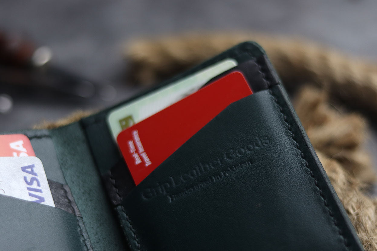 BCH-01 BI-FOLD CARD HOLDER - CARTLETON GREEN - grip