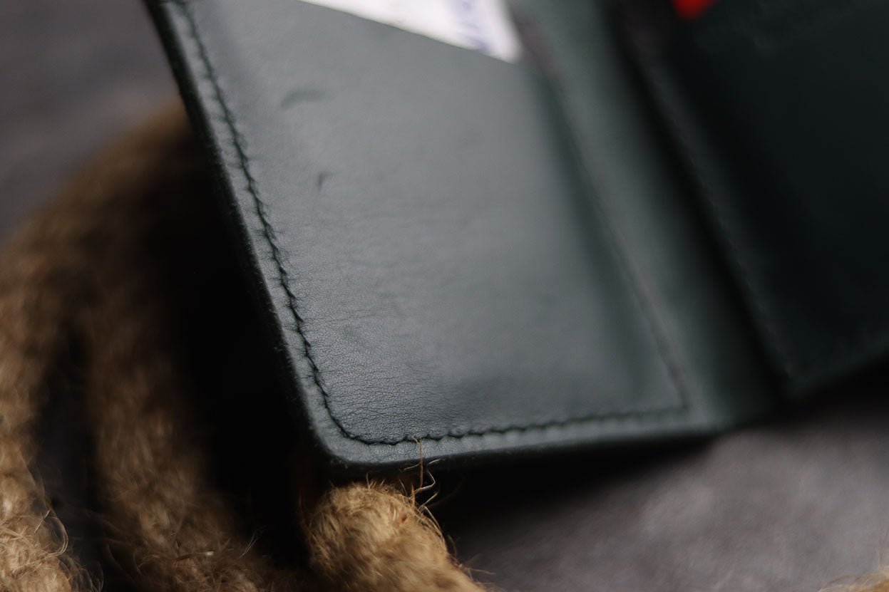 BCH-01 BI-FOLD CARD HOLDER - CARTLETON GREEN - grip