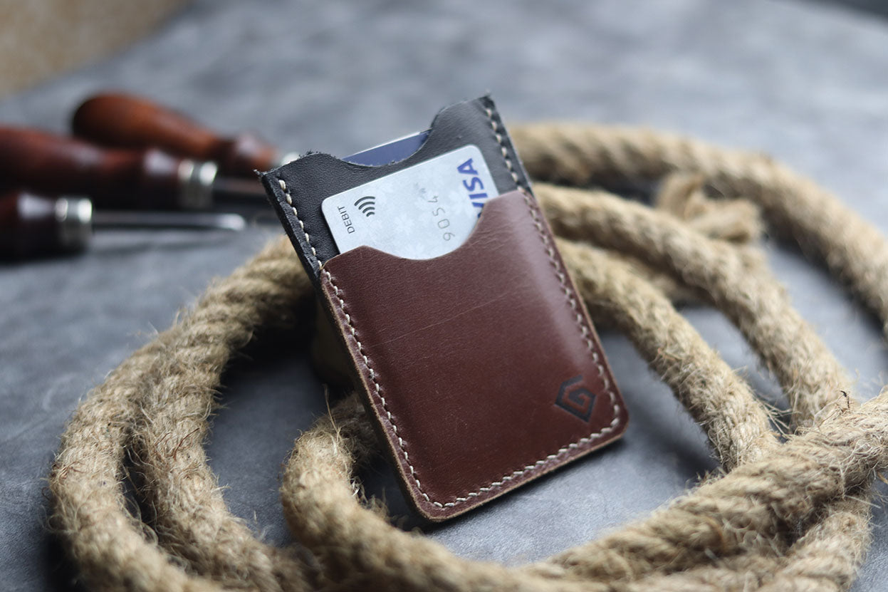 MW-02 MINIMAL WALLET-WALNUT HUSK BROWN - grip