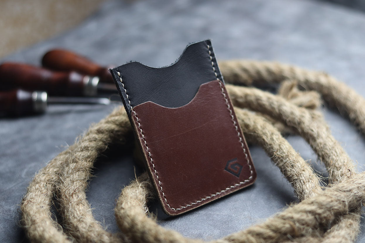 MW-02 MINIMAL WALLET-WALNUT HUSK BROWN - grip