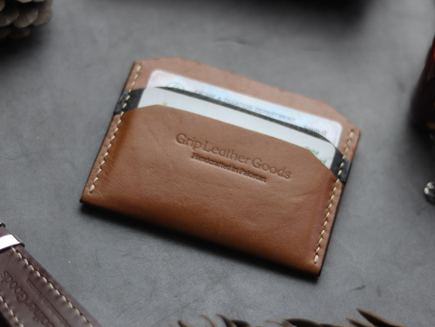 MW-01 MINIMAL CARD HOLDER TANE BROWN - grip