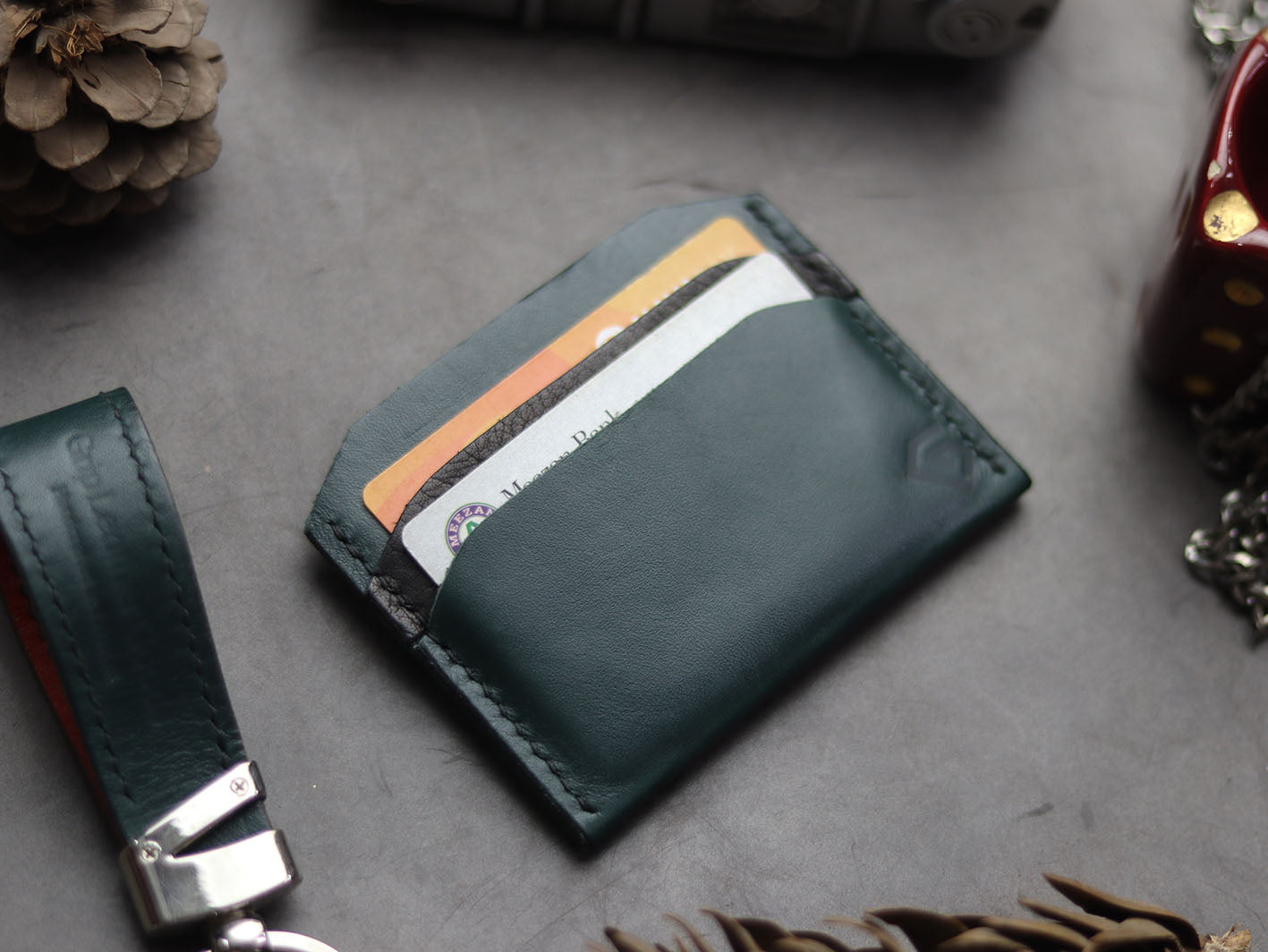 MW-01MIMIMAL CARD HOLDER - CARTLETON GREEN - grip