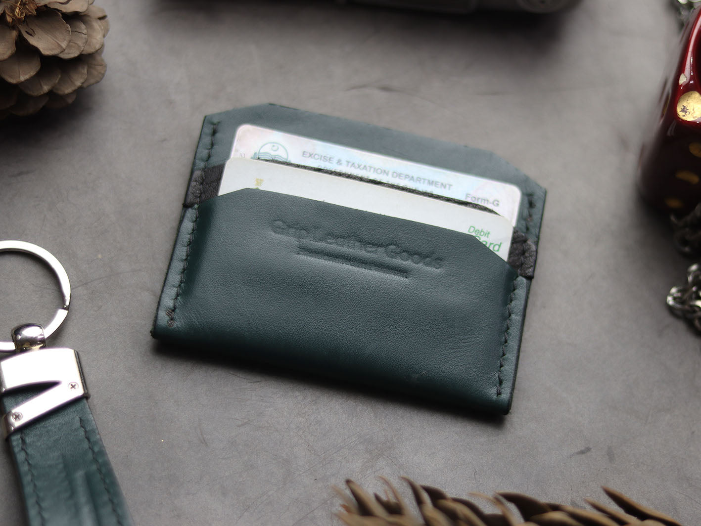 MW-01MIMIMAL CARD HOLDER - CARTLETON GREEN - grip