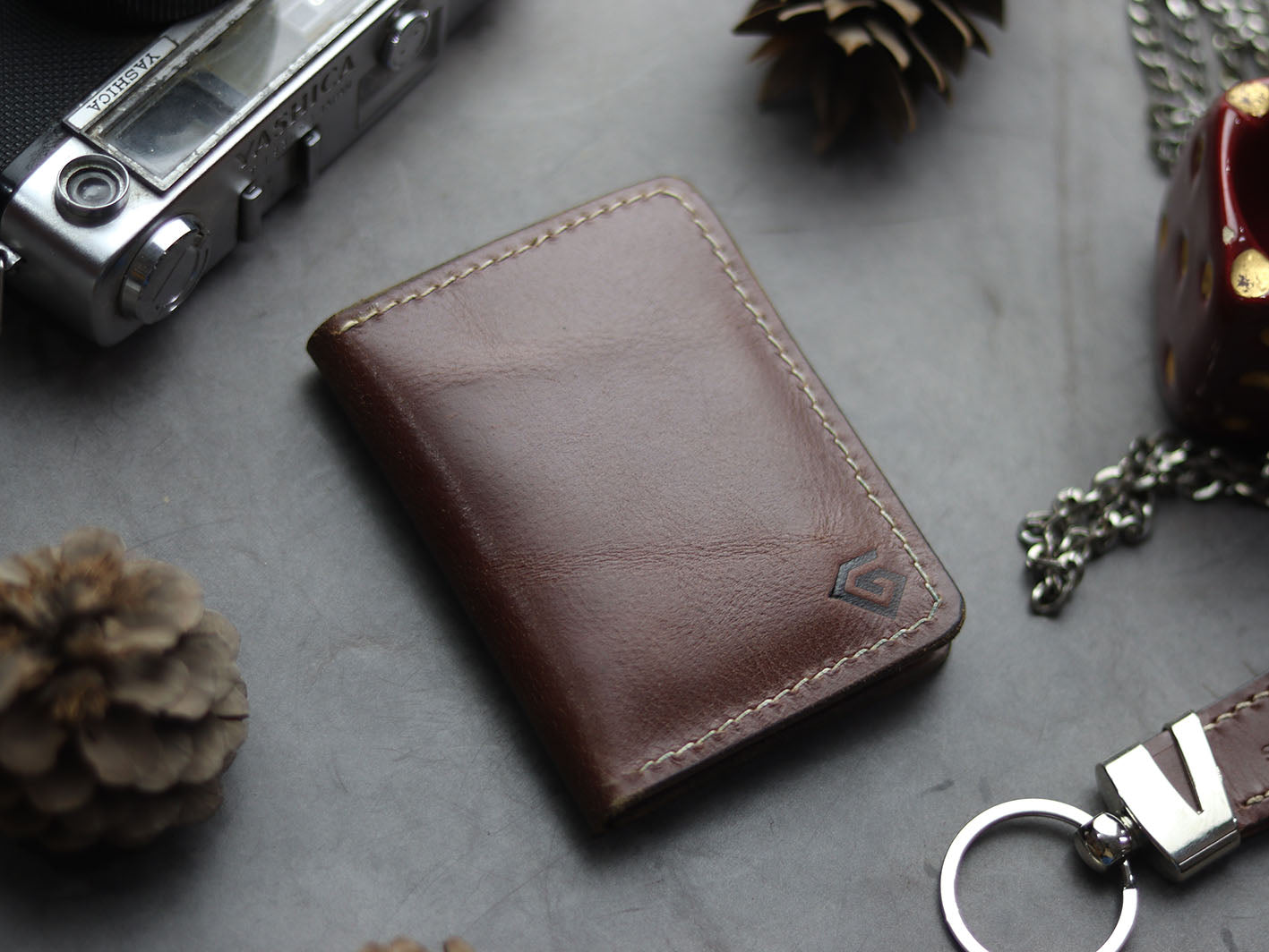 BCH-01 BI-FOLD CARD HOLDER - WALNUT BROWN HUSK - grip