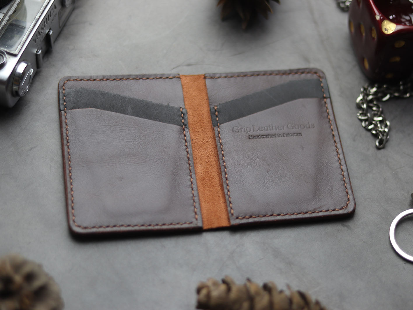 BCH-01 BI-FOLD CARD HOLDER - COGNAC BROWN - grip