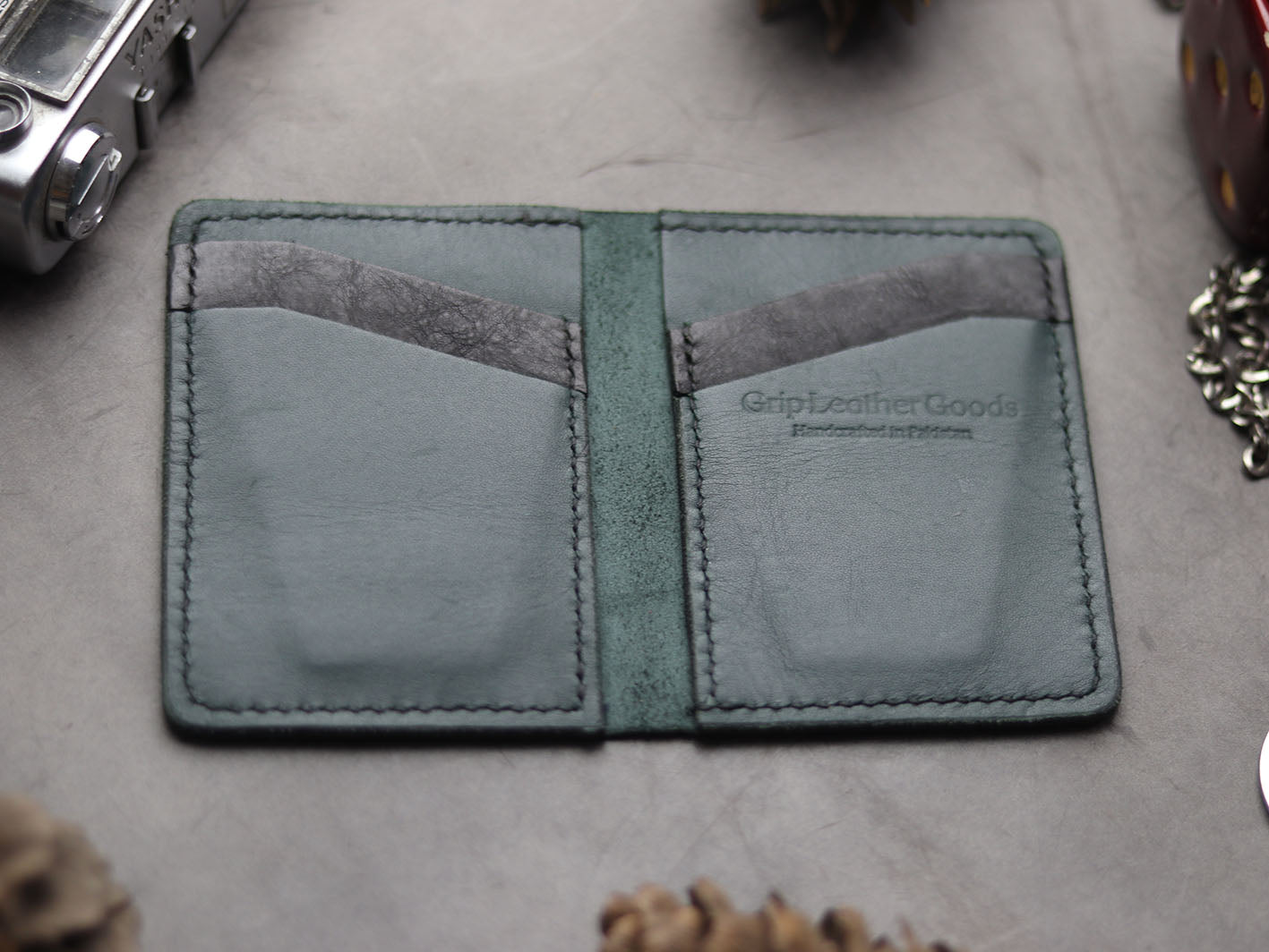 BCH-01 BI-FOLD CARD HOLDER - CARTLETON GREEN - grip