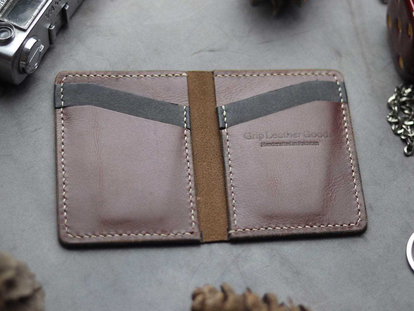 BCH-01 BI-FOLD CARD HOLDER - WALNUT BROWN HUSK - grip