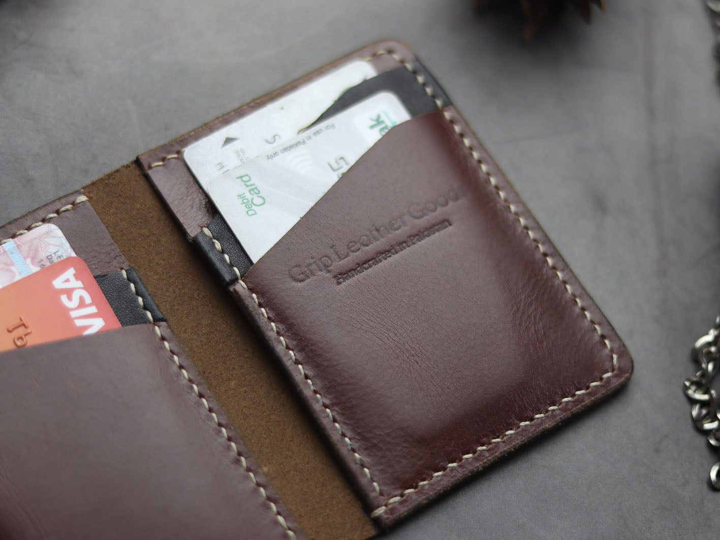 BCH-01 BI-FOLD CARD HOLDER - WALNUT BROWN HUSK - grip