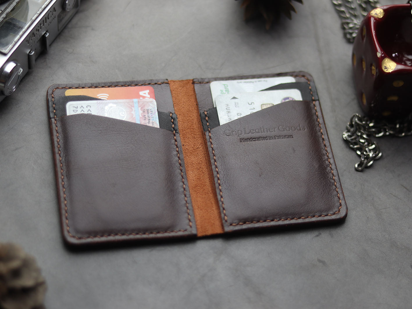 BCH-01 BI-FOLD CARD HOLDER - COGNAC BROWN - grip