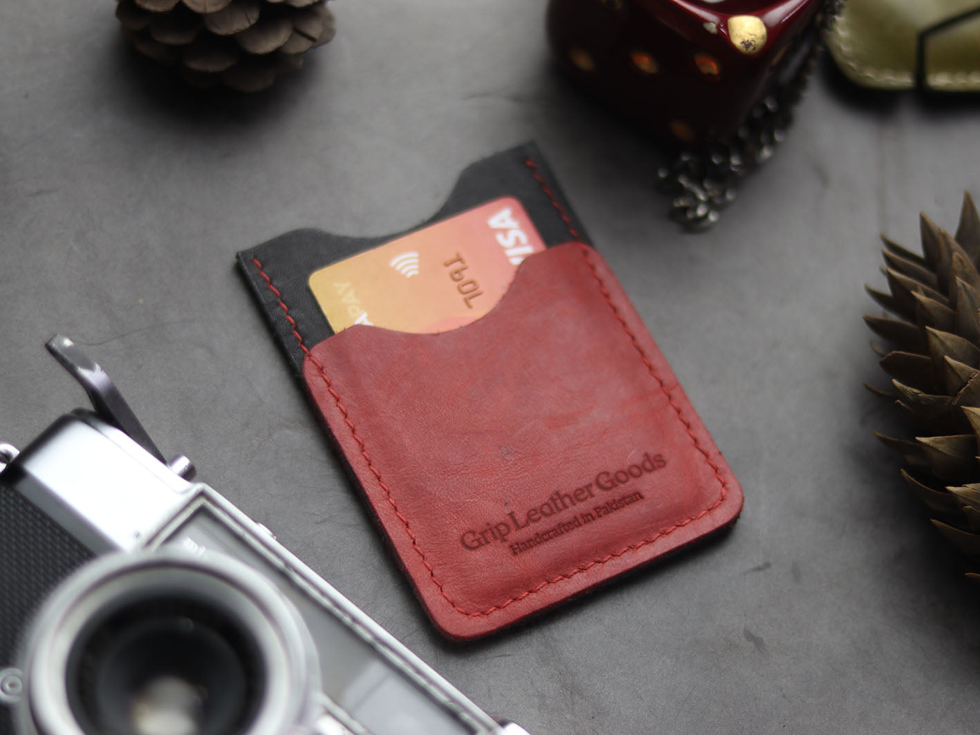 MW-02 VERTICAL CARD HOLDER - CORAL RED - grip