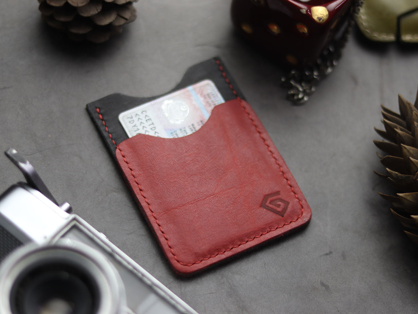 MW-02 VERTICAL CARD HOLDER - CORAL RED - grip