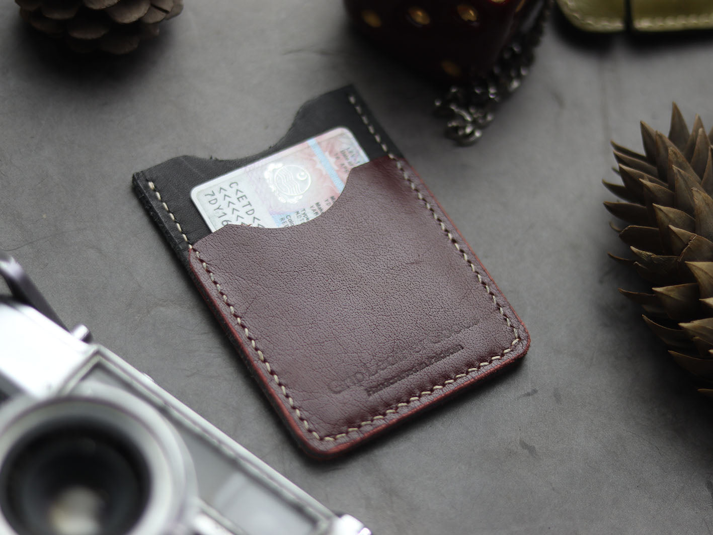 MW-02 MINIMAL VERTICAL CARD HOLDER - MERLOT BURGUNDY - grip