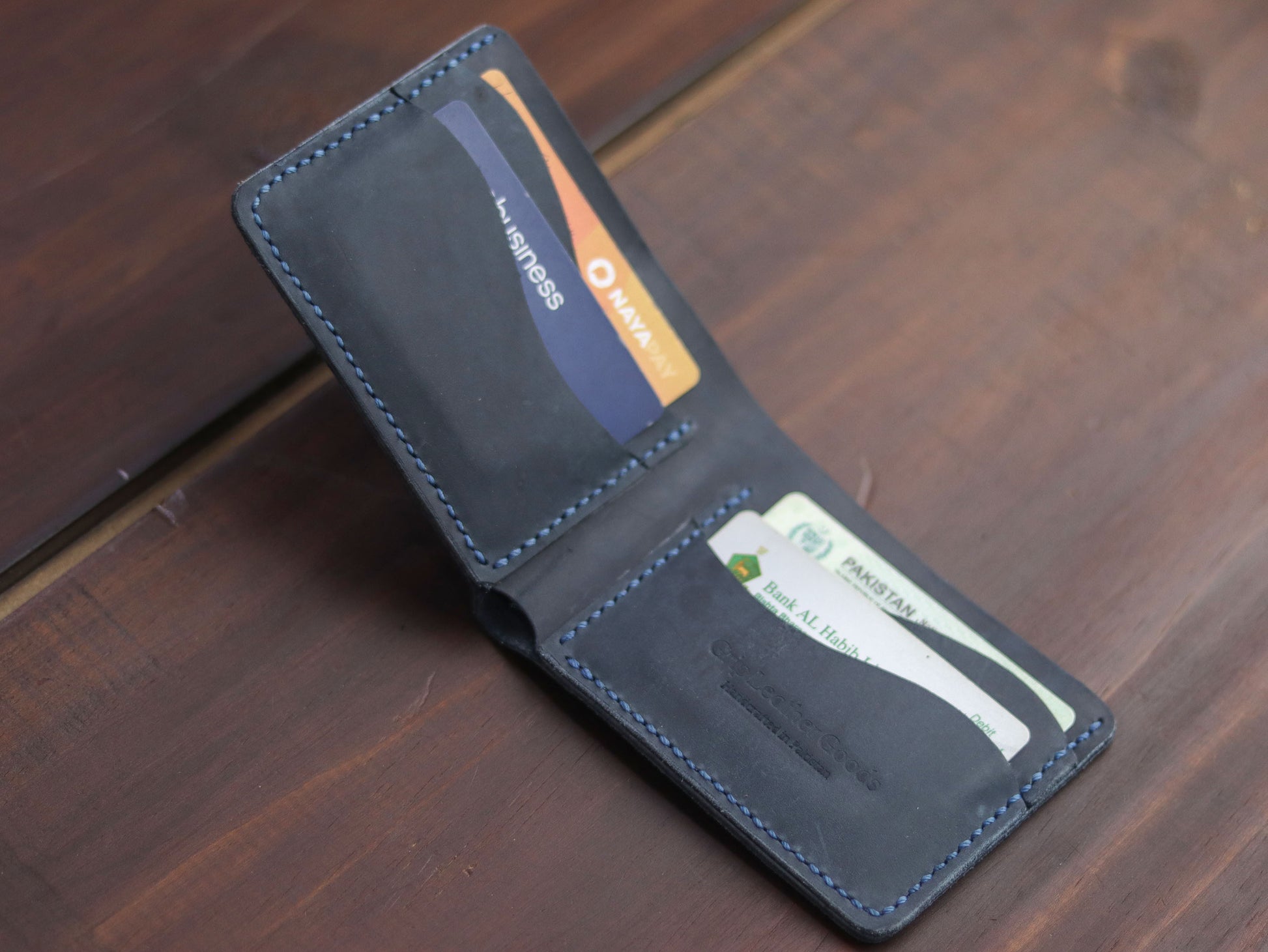 "WAVER" LEATHER BI-FOLD WALLET - MIDNIGHT BLUE - grip