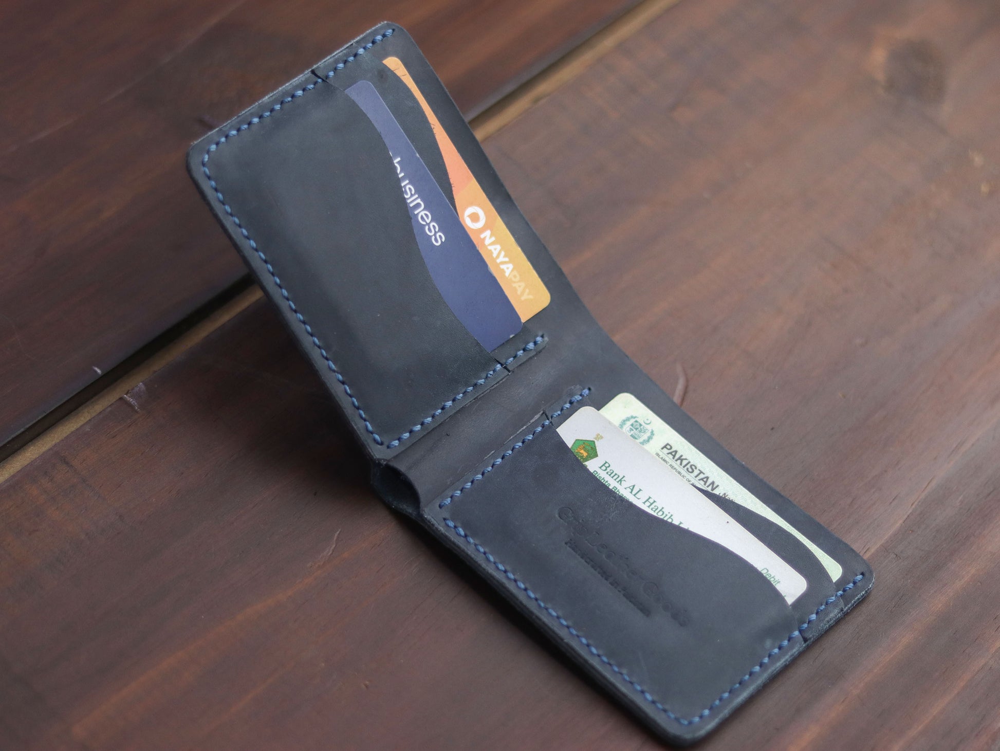 "WAVER" LEATHER BI-FOLD WALLET - MIDNIGHT BLUE - grip