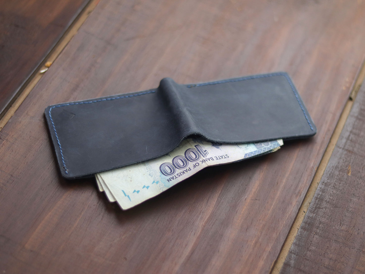 "WAVER" LEATHER BI-FOLD WALLET - MIDNIGHT BLUE - grip