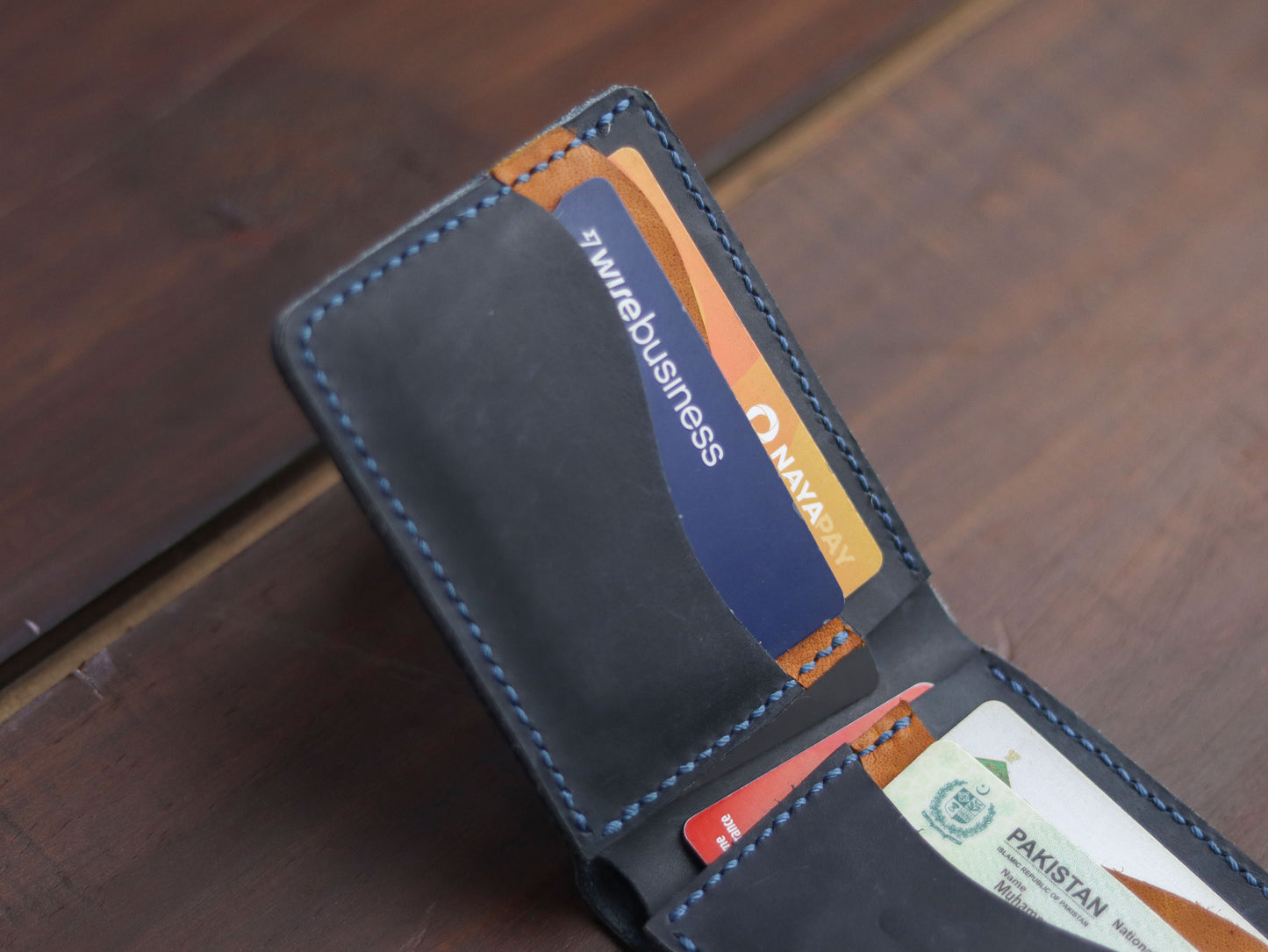 "WAVER" LEATHER BI-FOLD WALLET - MIDNIGHT BLUE - grip