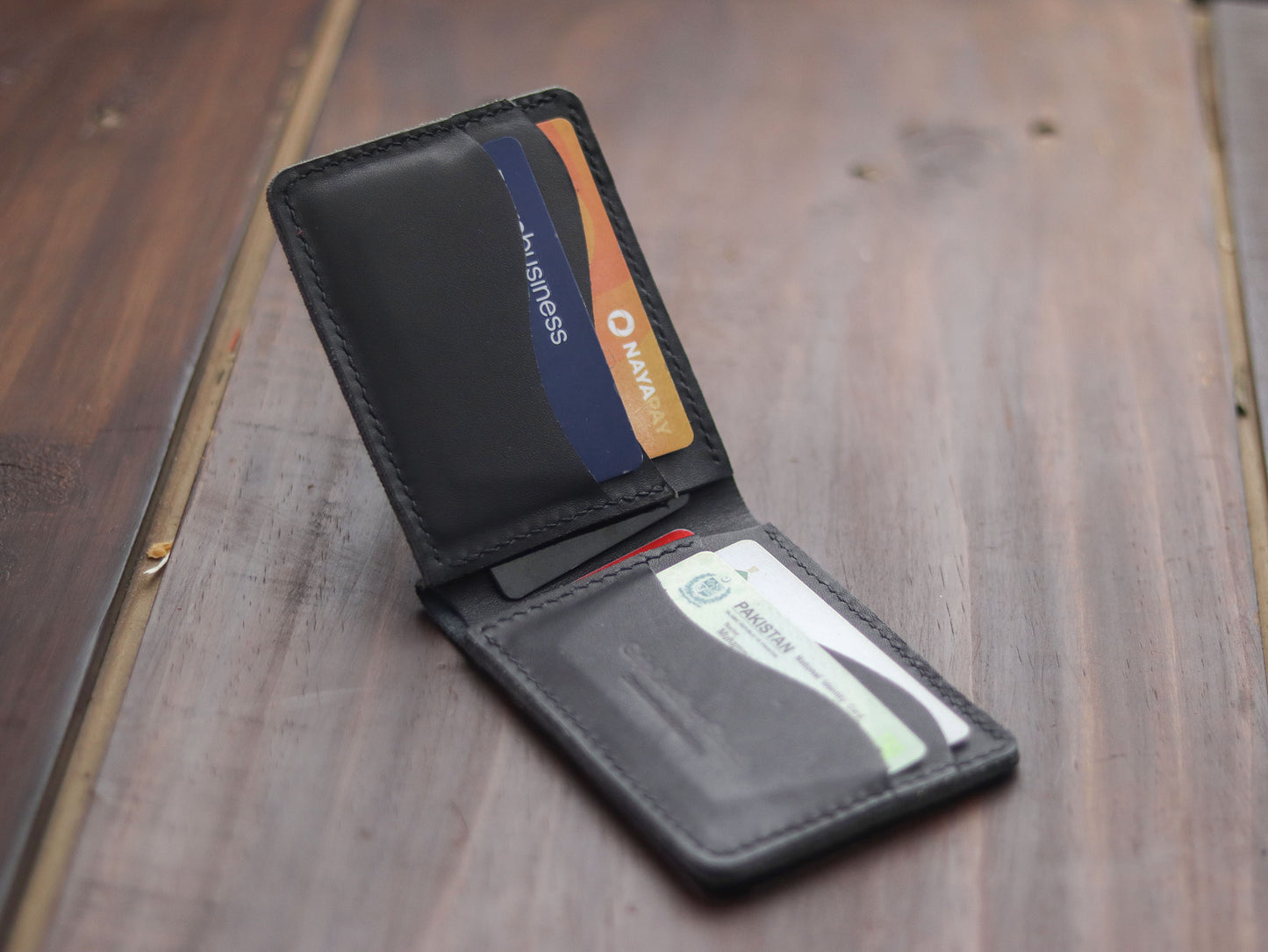 "WAVER" LEATHER BI-FOLD WALLET - BLACK - grip