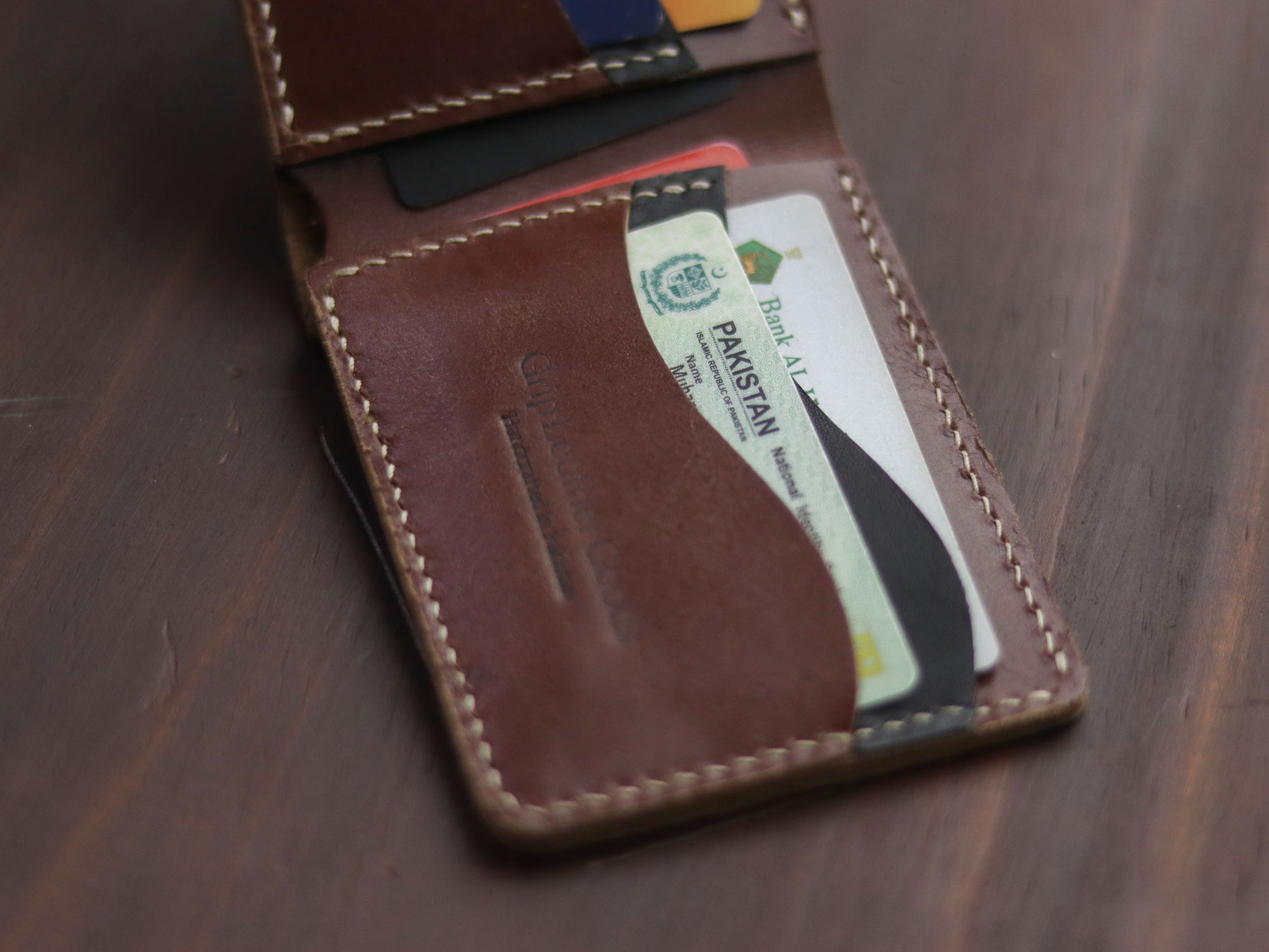 "WAVER" LEATHER BI-FOLD WALLET - WHISKY BROWN - grip