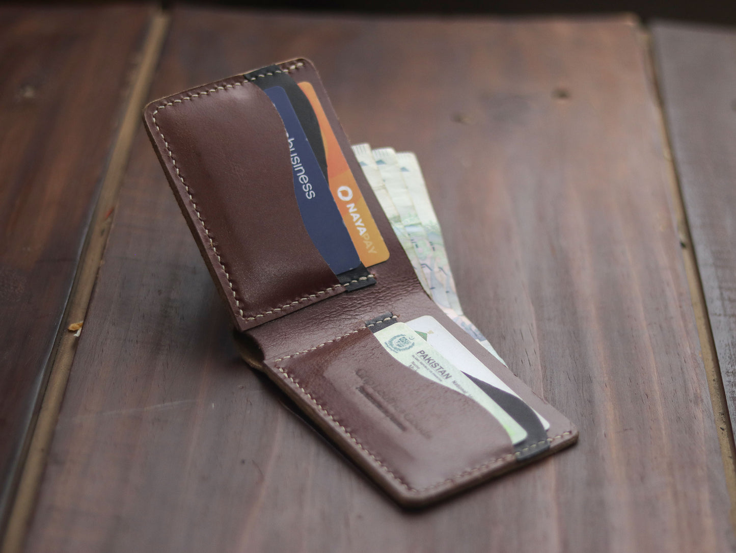 "WAVER" LEATHER BI-FOLD WALLET - WHISKY BROWN - grip