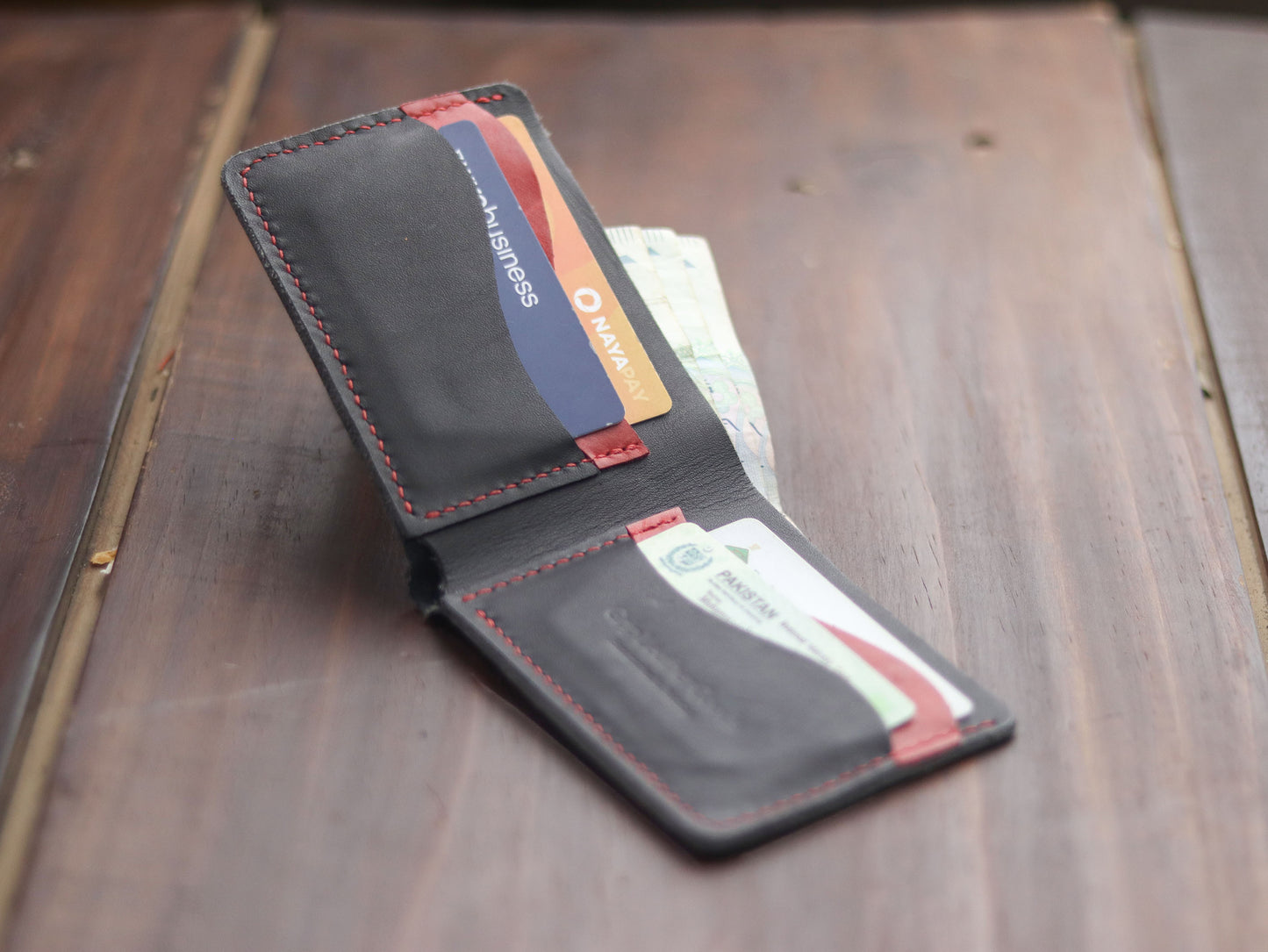 "WAVER" LEATHER BI-FOLD WALLET - BALCK & RED - grip