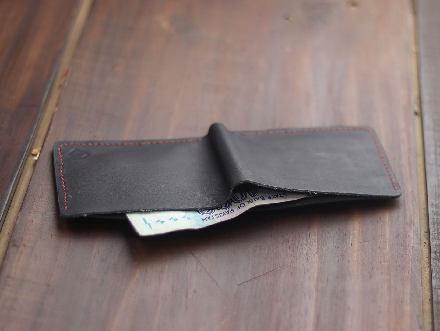 "WAVER" LEATHER BI-FOLD WALLET - BALCK & RED - grip